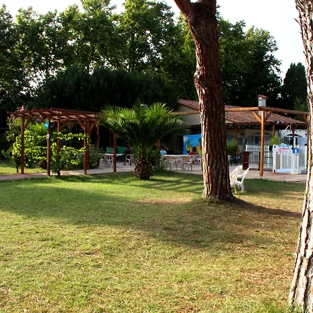 Vvf Port-la-nouvelle Corbieres 假日公园 3*